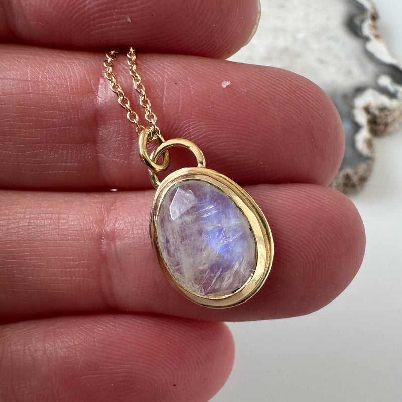 Moonstone Pendant in 14 karat gold